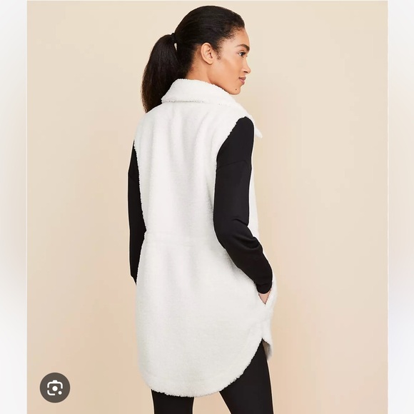 Lou and Grey cozy up Sherpa vest size XS - Picture 2 of 6